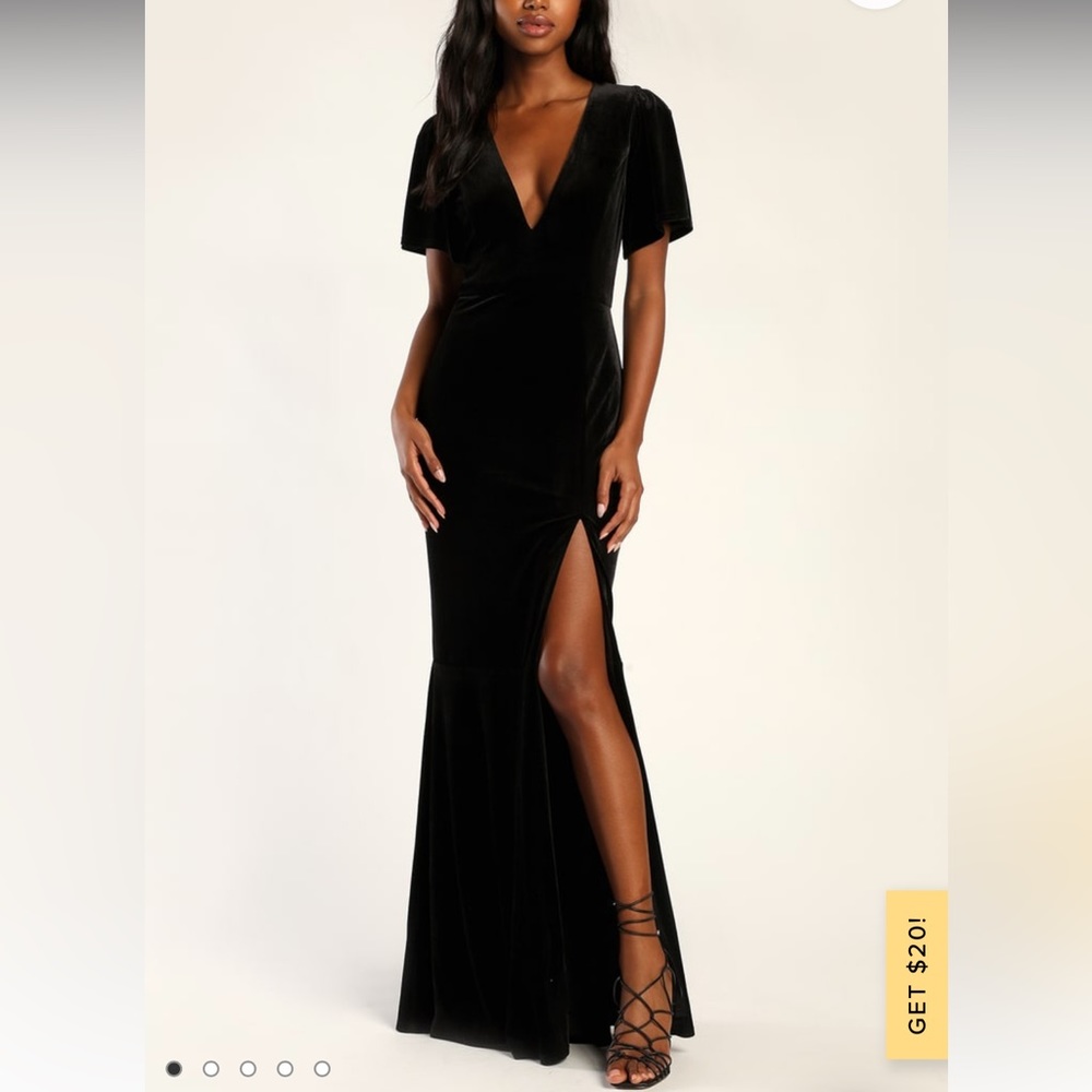 Lulu’s Elegant Evenings Black Velvet Flutter Sleeve Trumpet Maxi- NWT